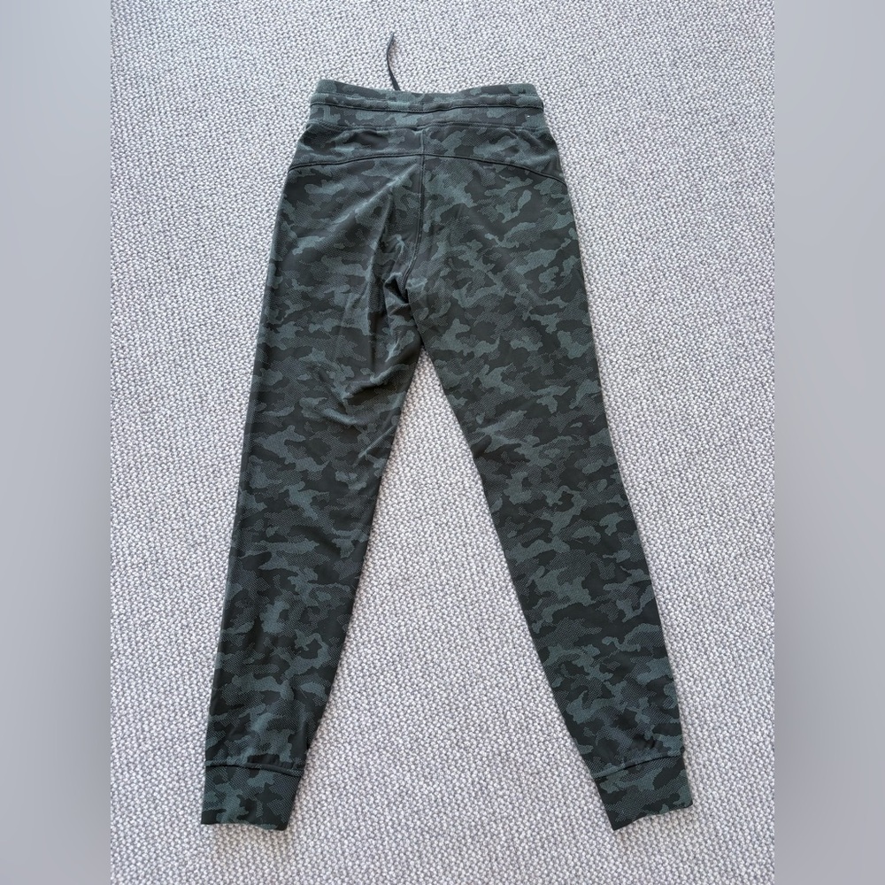 lululemon athletica Dark Green Camouflage joggers size 4